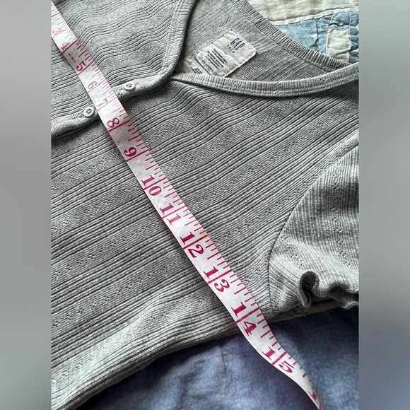 Gap Womens Grey Cropped Button Up Short Sleeve Ruffle Trim Knit Crop Top - Picture 5 of 6